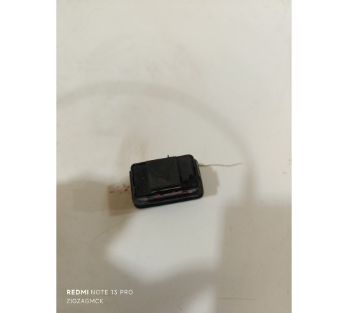 Кнопка регулировки третьего ряда сидений