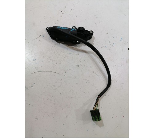 Моторчик шторки багажника левый