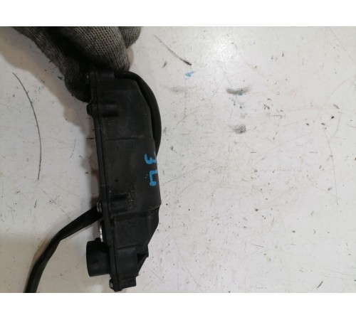 Моторчик шторки багажника левый