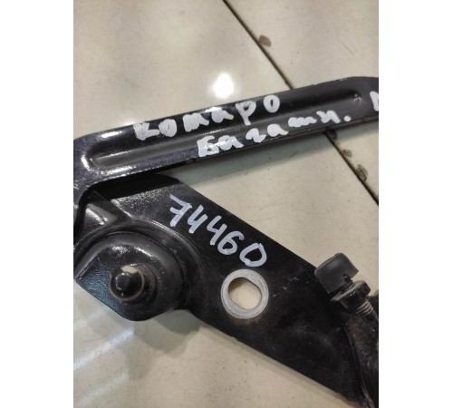 Петля крышки багажника (левая)