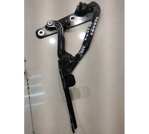 Петля крышки багажника (левая)