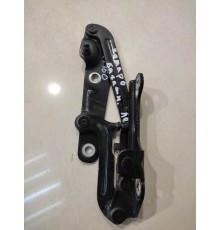 Петля крышки багажника (левая)