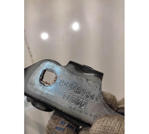 Петля крышки багажника (левая)