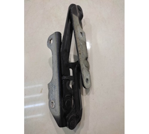 Петля крышки багажника (левая)