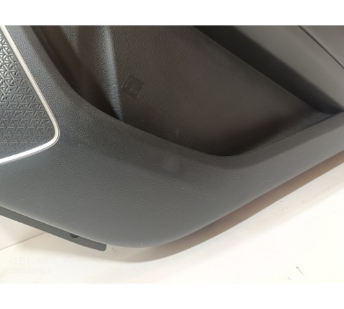 Обшивка двери задней правой