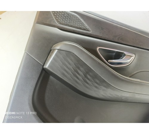 Обшивка двери задней правой