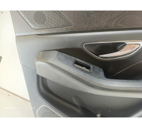 Обшивка двери задней правой