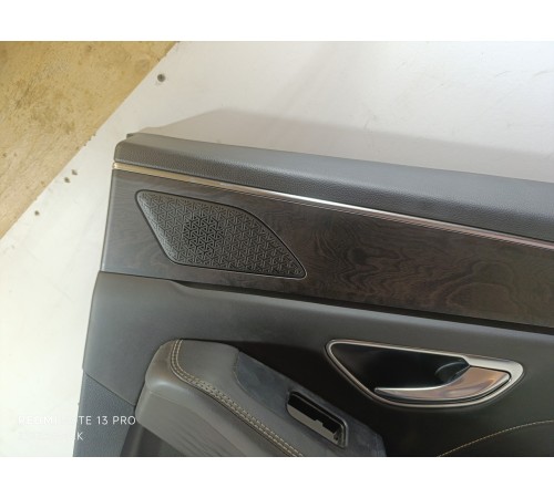 Обшивка двери задней правой