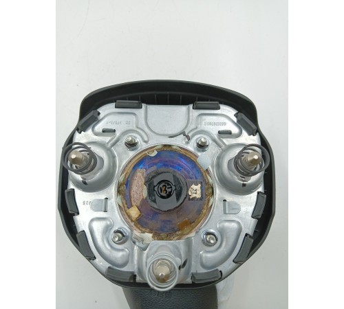 Подушка безопасности водителя в руль