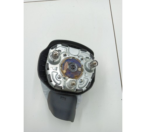 Подушка безопасности водителя в руль