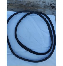 Уплотнитель двери передний левый