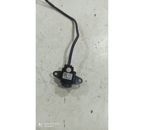 Парковочная камера в зеркало левая