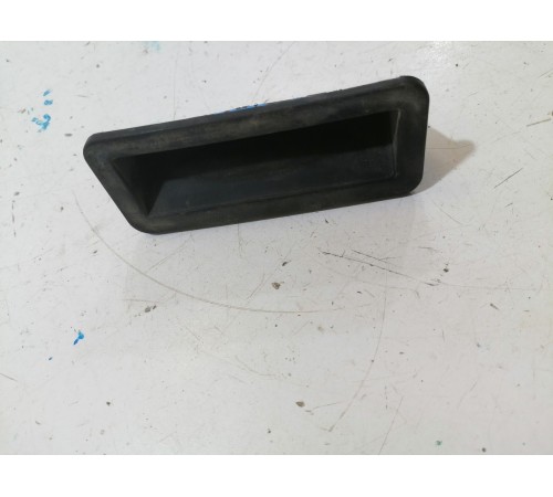 Кнопка открывания крышки багажника