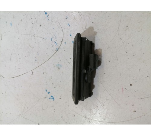 Кнопка открывания крышки багажника