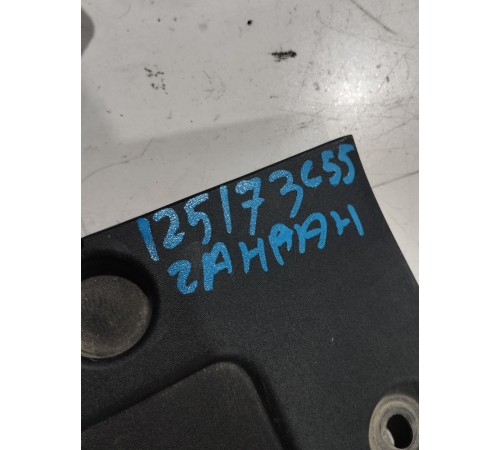 Накладка замка капота