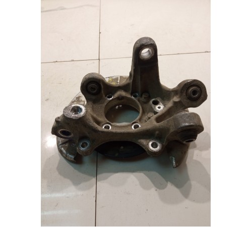 Поворотный кулак (задний, левый)