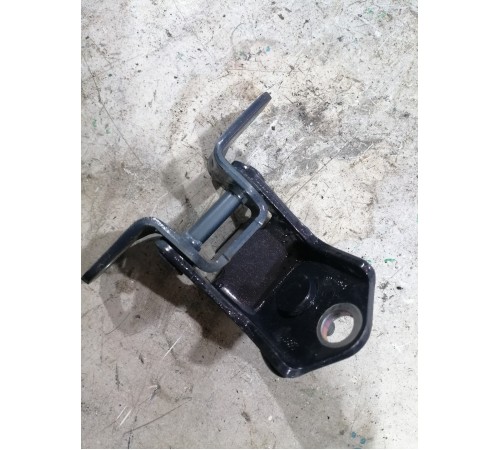 Петля двери задняя левая верхняя