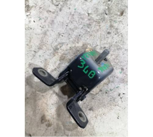 Петля двери задняя левая верхняя