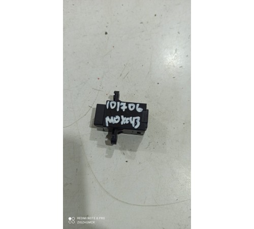 Кнопка включения омывателя фар