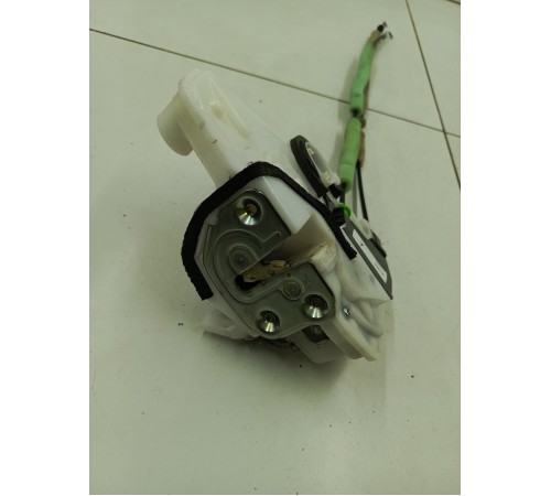 Замок двери передний левый