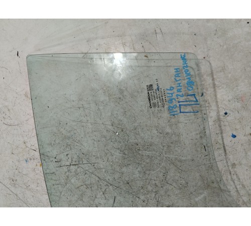 Стекло двери переднее левое