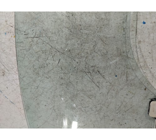 Стекло двери переднее левое