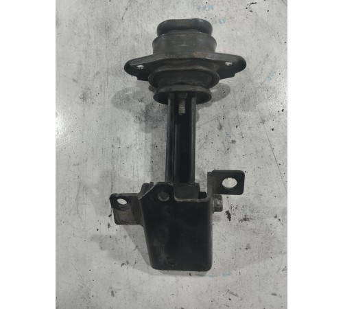 Опора двигателя передняя