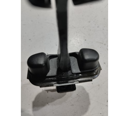 Ограничитель двери(передний правый)