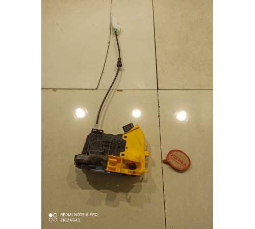 Замок двери (передней левой)