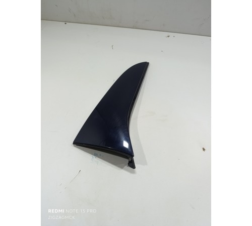 Накладка крышки багажника правая