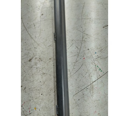 Уплотнитель стекла задний правый наружный 