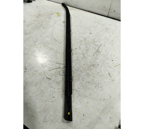 Уплотнитель стекла задний правый наружный 