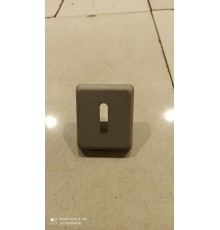 Заглушка крепления верхнего ремня к спальному отсеку правая