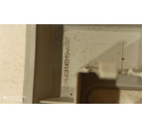 Заглушка крепления верхнего ремня к спальному отсеку правая