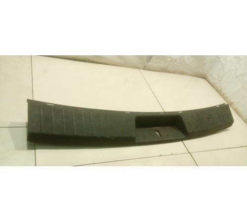 Накладка замка багажника