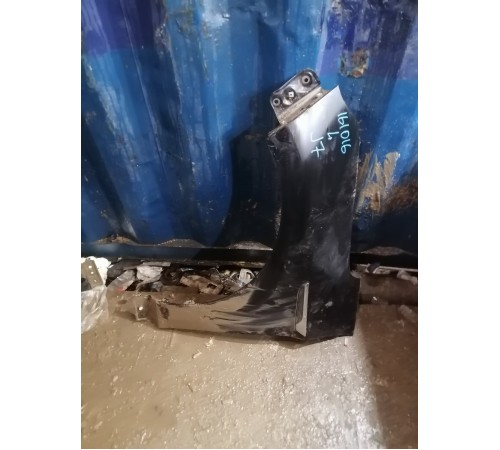 Крыло переднее левое