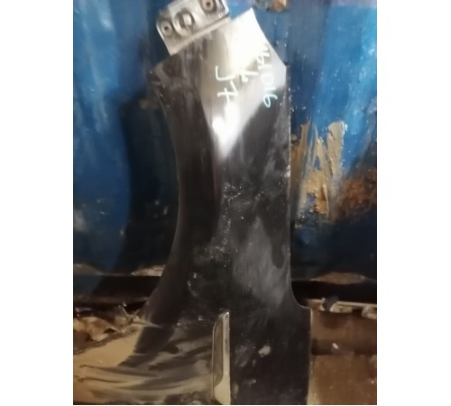 Крыло переднее левое