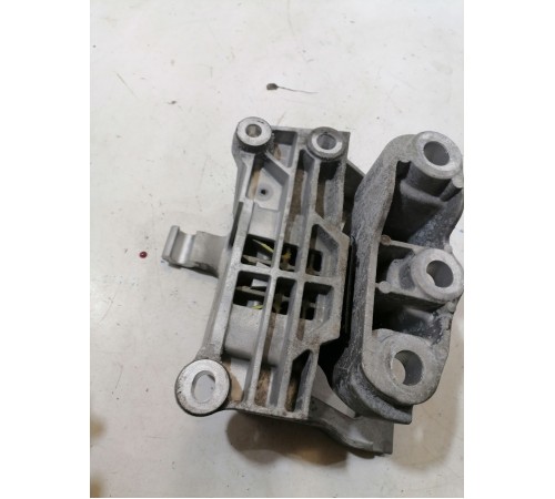 Опора двигателя левая