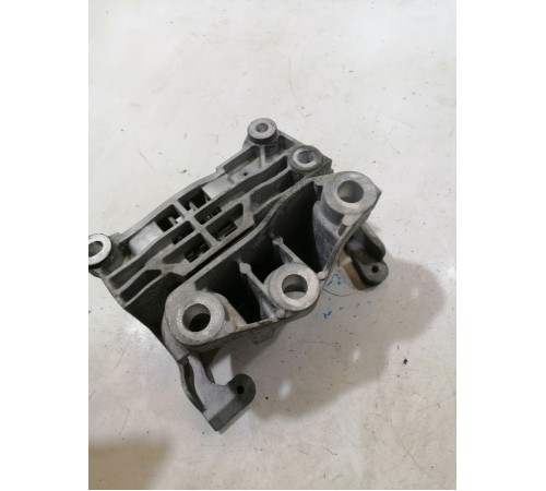 Опора двигателя левая