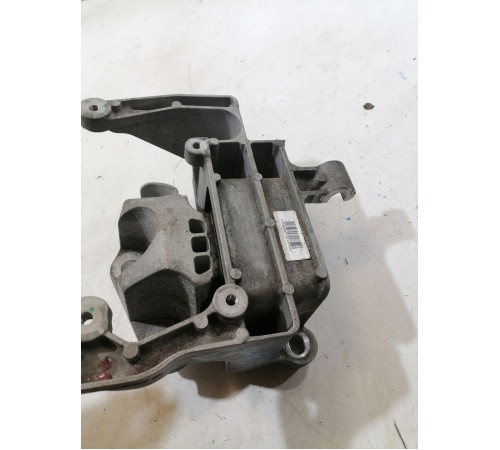 Опора двигателя левая