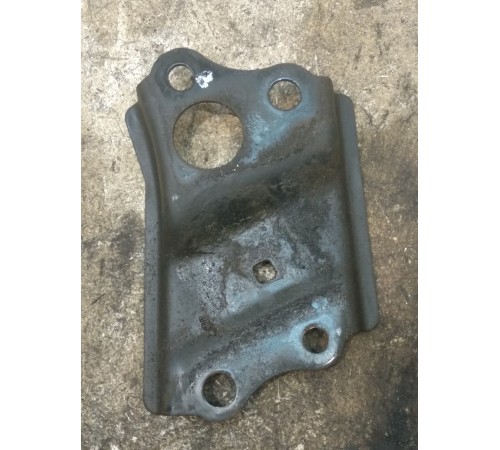 Кронштейн переднего стабилизатора левый