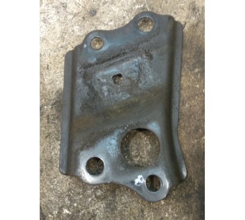 Кронштейн переднего стабилизатора левый