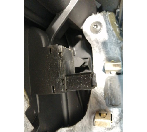 Кнопка стеклоподъемника передняя правая