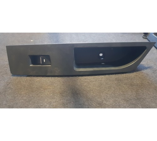 Кнопка стеклоподъемника передняя правая