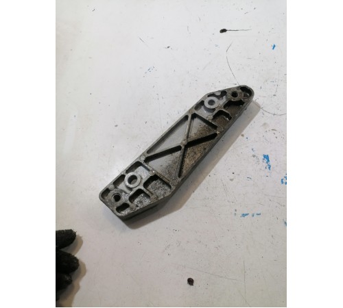 Кронштейн опоры двигателя