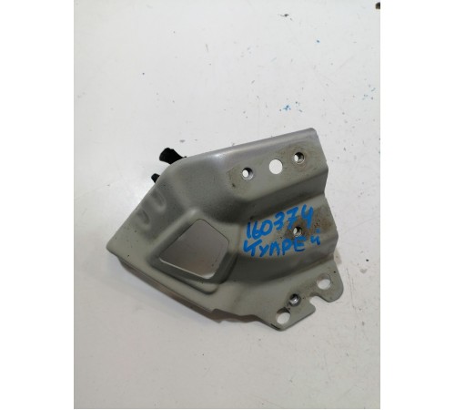 Кронштейн крыла передний левый