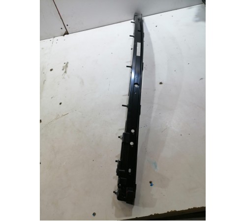 Направляющая правой сдвижной двери нижняя