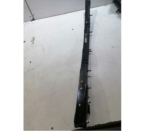 Направляющая правой сдвижной двери нижняя