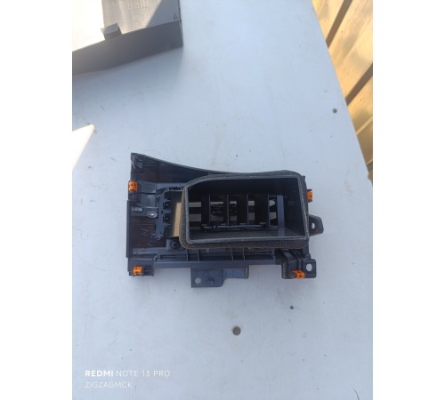 Дефлектор воздушный левый