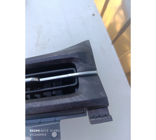 Дефлектор воздушный левый